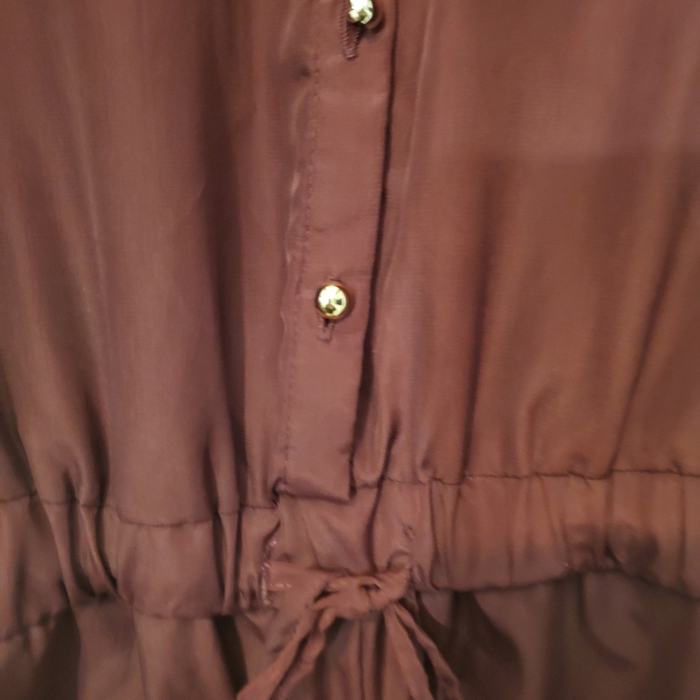 Collared button down romper.🍒 - Picture 3 of 10